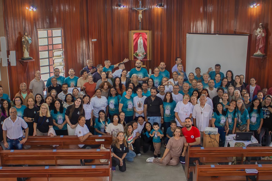 Agentes da Pastoral da Acolhida reunidos na igreja